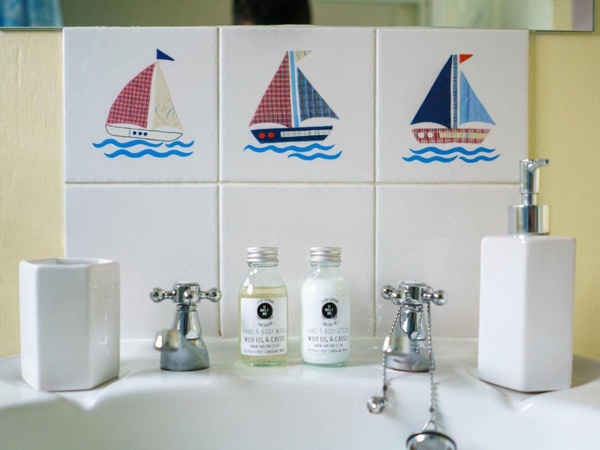 Pass The Keys Modern 2 Bed Flat Overlooking Aberaeron Harbour エクステリア 写真